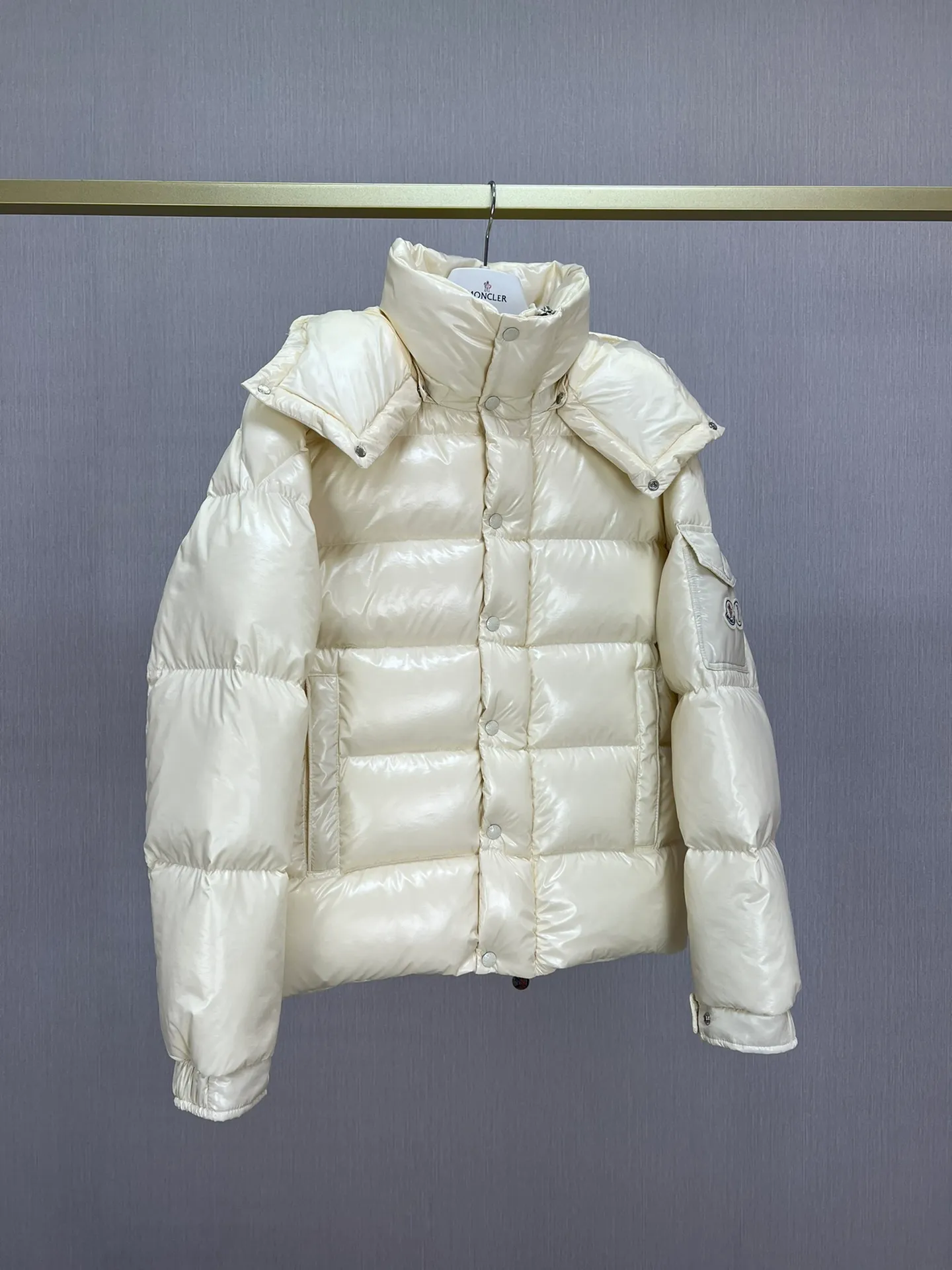 P390 Moncler/ 2026 70 、 。 DNA ， ， 。 Classic ， 、 。 Classic 70 。 Quality， 90 ，Premium Quality ， ，Black ！ Sizes M-3XL